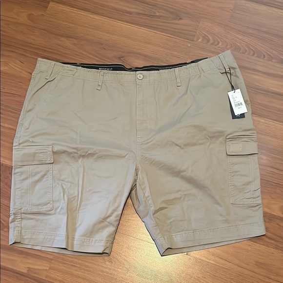 Tan Cargo Shorts with Relaxed Fit and Flat Front - Picture 1 of 13
